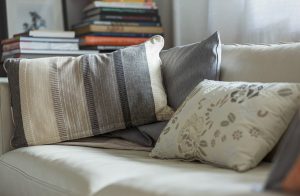 QUAIS OS BENEFÍCIOS DA LAVAGEM DE SOFÁ